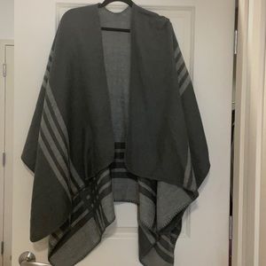 BB Dakota reversible poncho